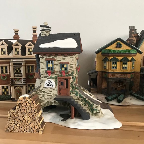 The Heritage Collection Dickens Village Series Ceramic Village with Accessories - Picture 3 of 7
